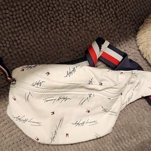 White Tommy fanny pack